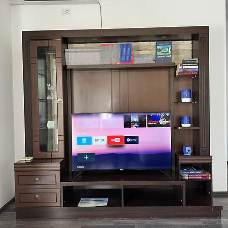 August بيت ضيافة