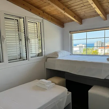 بيت ضيافة August