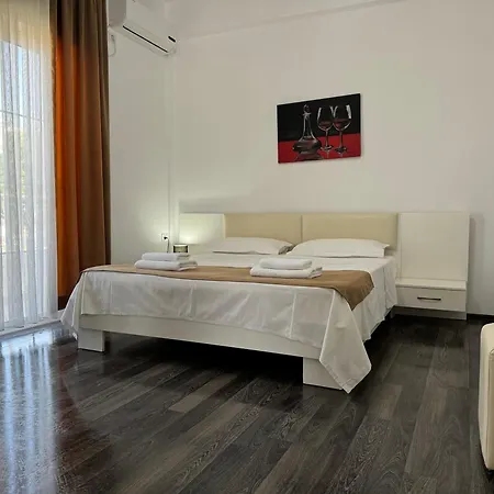 August 3* كساميل