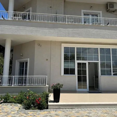 Guest house August Ksamil