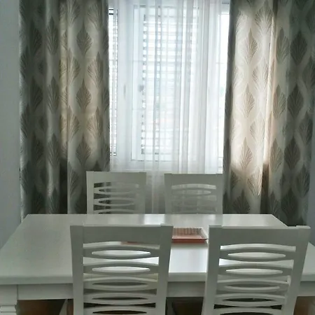 August بيت ضيافة كساميل