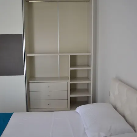 Konukevi August Ksamil