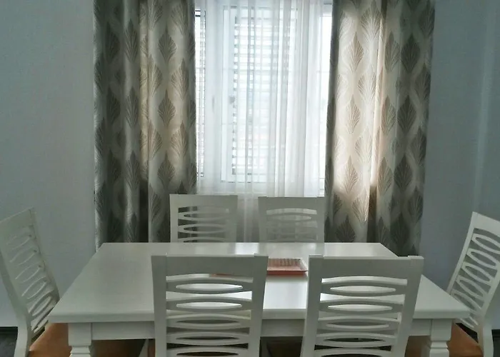 August Affittacamere Ksamil